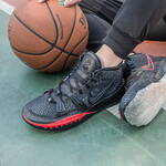 �Ϳ˚W��KYRIE 7 EP�@��Ь5����ȯ��689���]