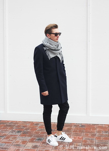 �W���L(f��ng)���´� չ�F(xi��n)��ʿ����Ľ^���x��