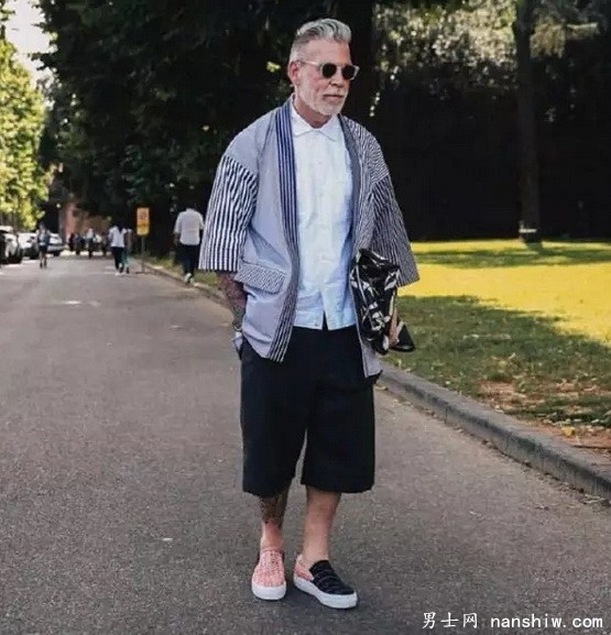 �����ĕr�󡿕r�н���r������56�q���r����ˡ���˹��