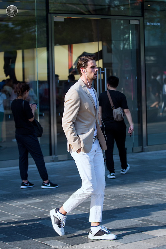 ����6�½��ĵ�һ�ڣ��ڱ����ĕr(sh��)������