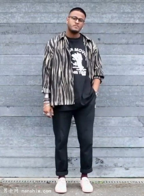 Ӣ��(gu��)����ʾ��������4���ɫѝ�ӵĕr(sh��)�д���