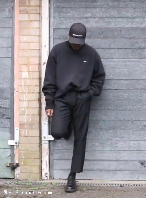 Ӣ������ʾ��������4���ɫѝ�ӵĕr�д���