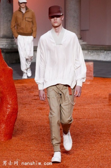 ���(ch��ng)| Ermenegildo Zegna���၆2018���ĕr(sh��)�b��