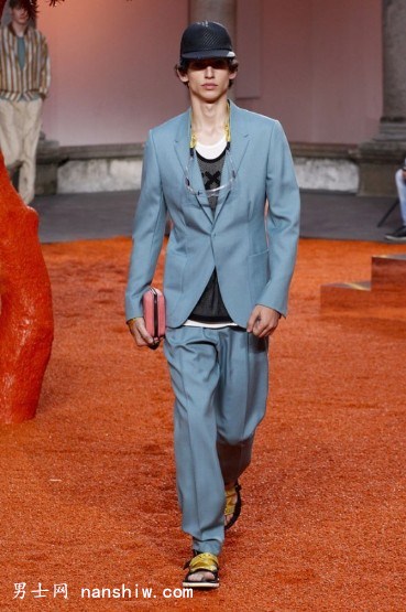 ���(ch��ng)| Ermenegildo Zegna���၆2018���ĕr(sh��)�b��