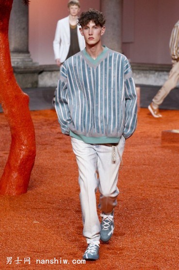 ���(ch��ng)| Ermenegildo Zegna���၆2018���ĕr(sh��)�b��