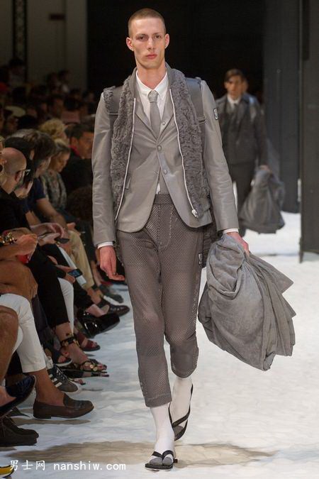 ���(ch��ng)| ���m���b��Moncler Gamme Bleu2018�������b��