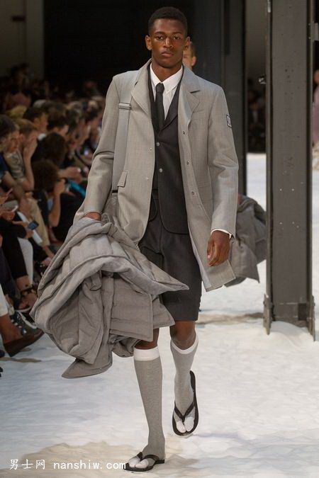 ���| ���m���b��Moncler Gamme Bleu2018�������b��