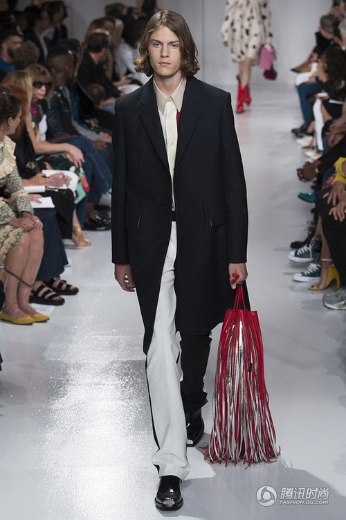 ���| Calvin Klein 2018���ĕr�b��