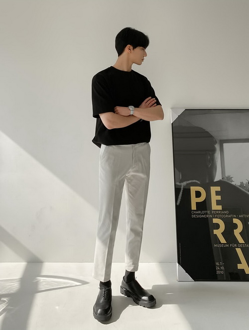 �ڶ���T��+��ɫ�ŷ�ѝ���ڰ׼�ɫ���佛(j��ng)��ÿ�